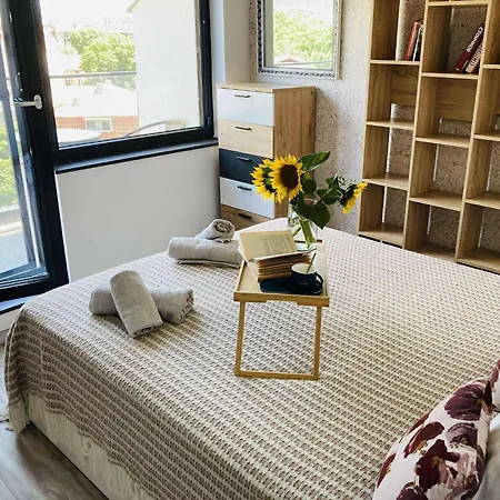 Panoramic In With Underground Parking Warna