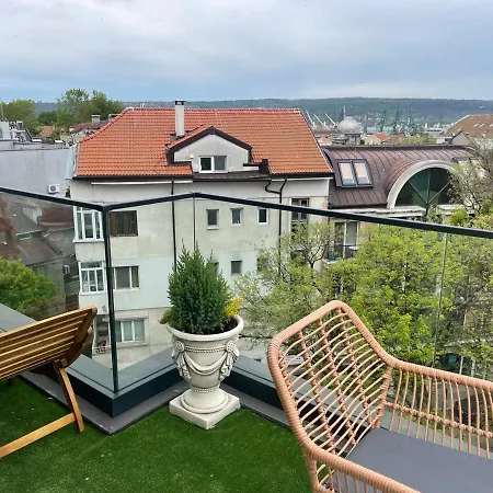 Апартамент Panoramic In With Underground Parking