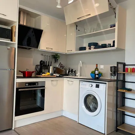 Panoramic In With Underground Parking דירה