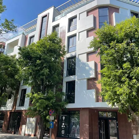 Panoramic In With Underground Parking דירה