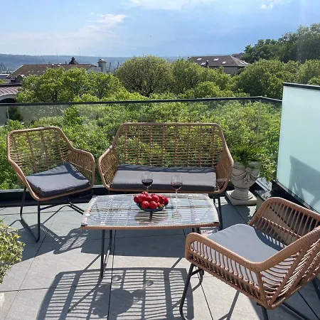 Panoramic In With Underground Parking Lägenhet