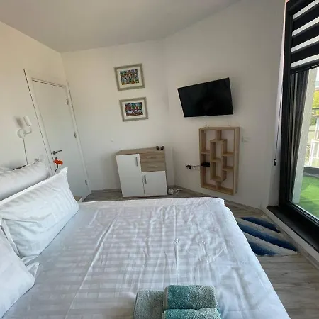 Panoramic In With Underground Parking * וארנה