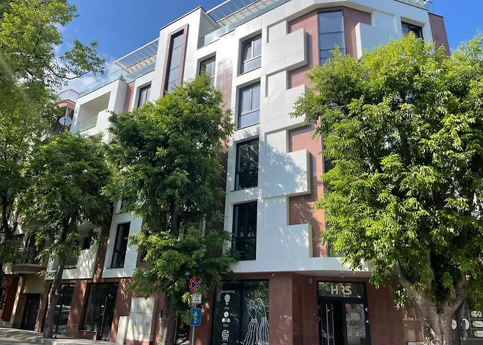 Panoramic In With Underground Parking דירה