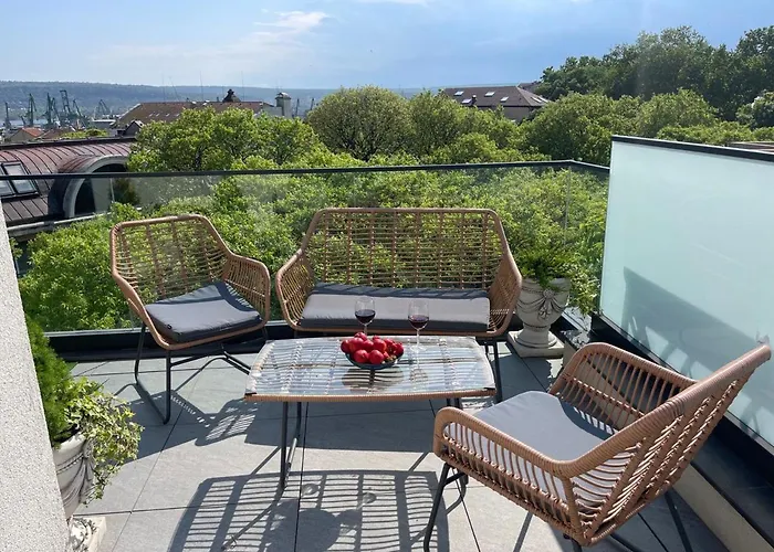 Panoramic In With Underground Parking アパート