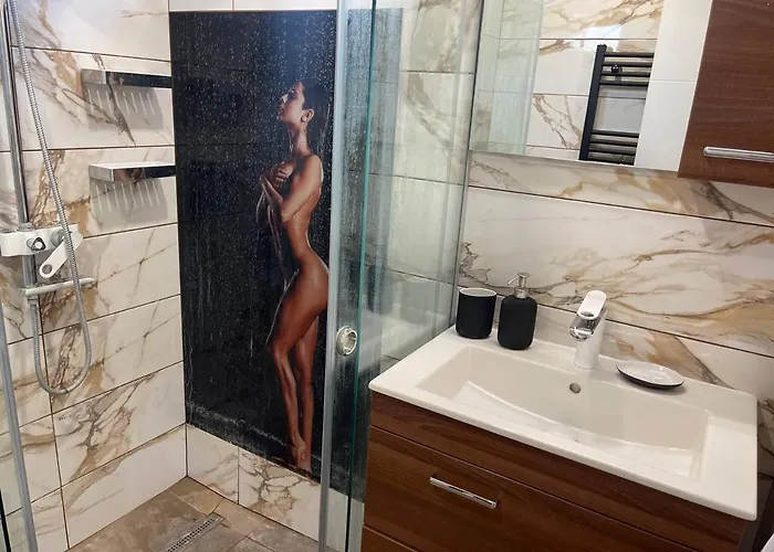 Panoramic In With Underground Parking * וארנה