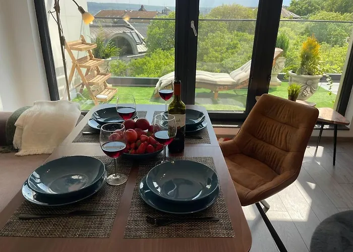 Panoramic In With Underground Parking アパート