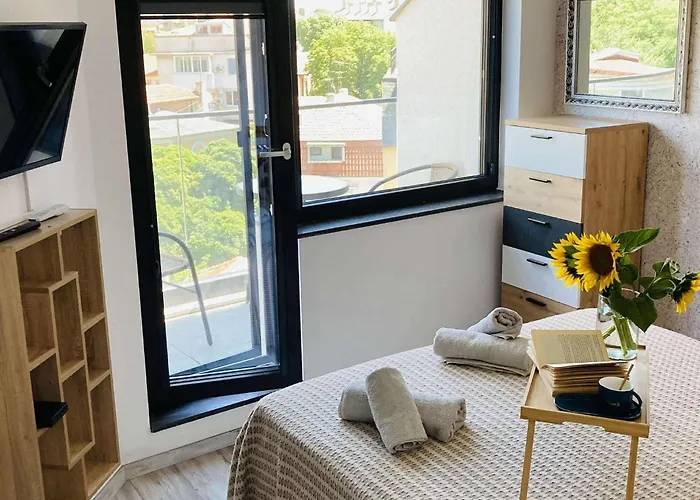 Panoramic In With Underground Parking * וארנה